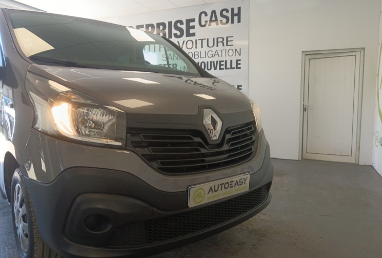Renault Trafic 4 PORTES 1.6 dCi 120cv / MOTEUR CHAINE / 6 PLACES / ENTRETIEN COMPLET / GARANTIE 6M