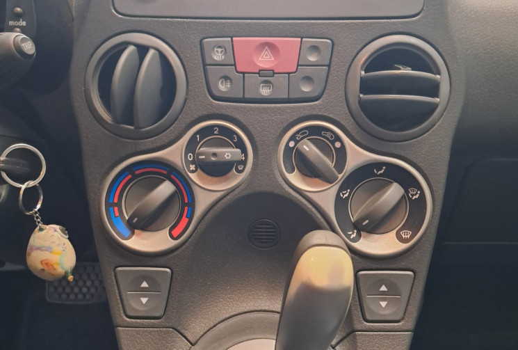 FIAT Panda EMOTION-DUALOGIC BVA-1.2 i 60 cv- TBE-GARANTIE-