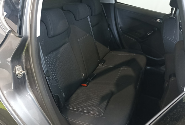 Peugeot 208 1.2 PURETECH ALLURE 82CH DISTRIBUTION NEUVE GARANTIE 6 MOIS