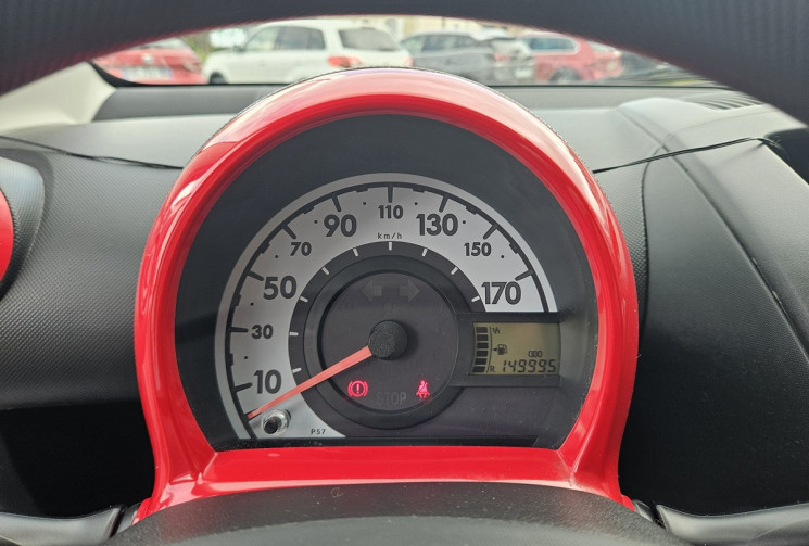 Peugeot 107 1.0 68 SERIE 64 5P
