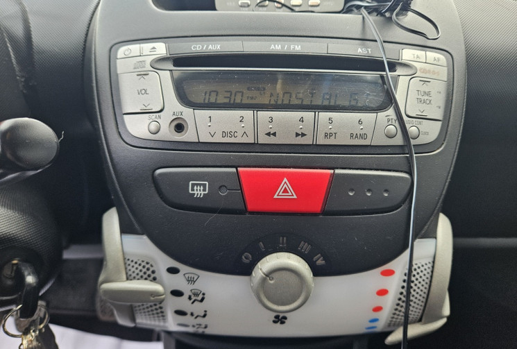 Peugeot 107 1.0 68 SERIE 64 5P