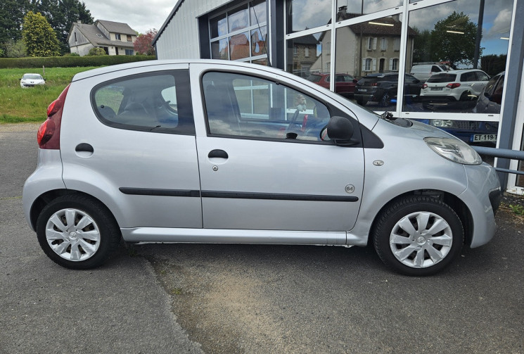 Peugeot 107 1.0 68 SERIE 64 5P