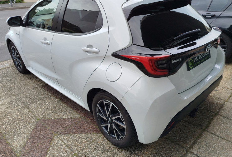 Toyota Yaris Design 1.5 VVTI 12V 116 HSD Hybrid E-CVT