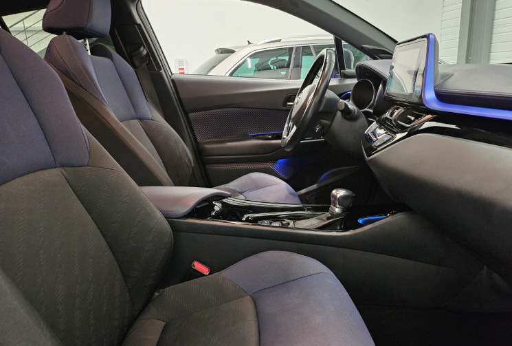 Toyota C-HR 122 cv Graphic  E-CVT / attelage / suivi toyota