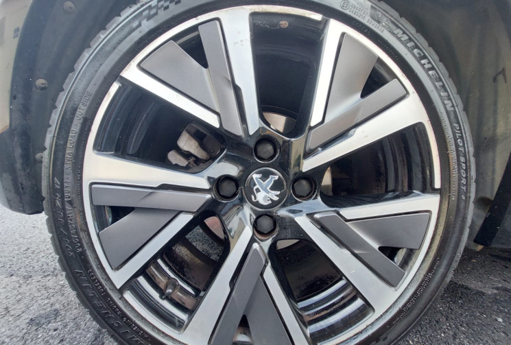 Peugeot 208 II 5 Portes 1.2 PureTech 12V EAT8 S&S 130 cv Boîte auto