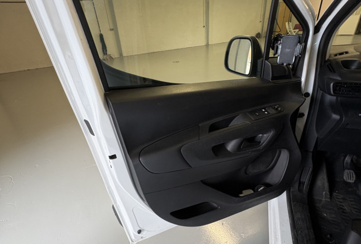 Peugeot Partner  L1 1.5 BlueHDi 16V FAP 75 cv 3 PACES NAVIGATION,CARPLAY,RADARS DE RECUL,ATTELAGE