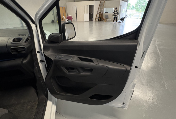 Peugeot Partner  L1 1.5 BlueHDi 16V FAP 75 cv 3 PACES NAVIGATION,CARPLAY,RADARS DE RECUL,ATTELAGE