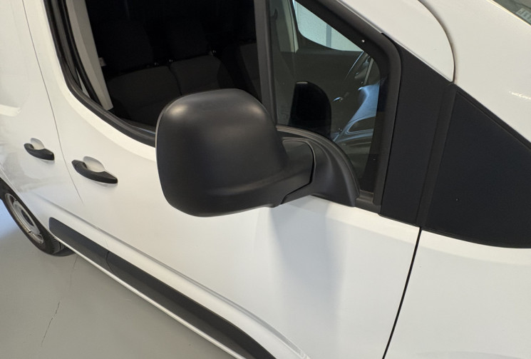 Peugeot Partner  L1 1.5 BlueHDi 16V FAP 75 cv 3 PACES NAVIGATION,CARPLAY,RADARS DE RECUL,ATTELAGE