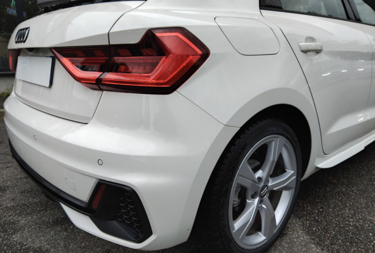Audi A1 SPORTBACK 30 TFSi 110 CV S-line - sièges chauffants - 