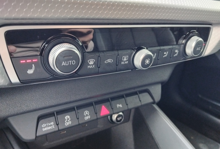 Audi A1 SPORTBACK 30 TFSi 110 CV S-line - sièges chauffants - 