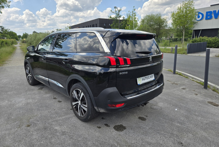 Peugeot 5008 1.2 PureTech 130ch Allure S&S * moteur neuf * Attelage * 7 places * 