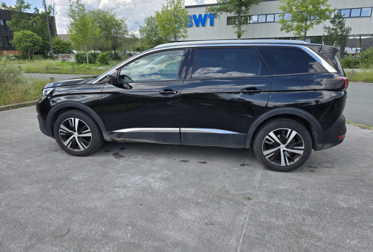 Peugeot 5008 1.2 PureTech 130ch Allure S&S * moteur neuf * Attelage * 7 places * 