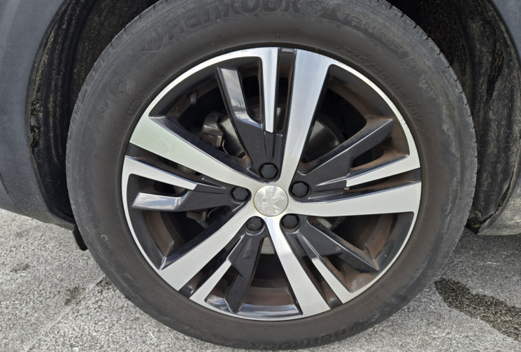 Peugeot 5008 1.2 PureTech 130ch Allure S&S * moteur neuf * Attelage * 7 places * 