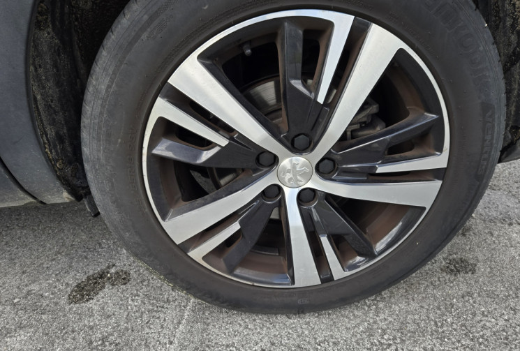 Peugeot 5008 1.2 PureTech 130ch Allure S&S * moteur neuf * Attelage * 7 places * 
