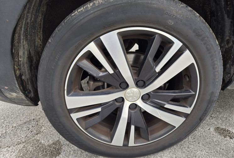 Peugeot 5008 1.2 PureTech 130ch Allure S&S * moteur neuf * Attelage * 7 places * 