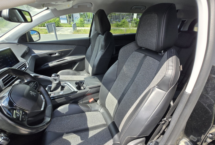 Peugeot 5008 1.2 PureTech 130ch Allure S&S * moteur neuf * Attelage * 7 places * 