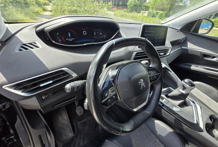 Peugeot 5008 1.2 PureTech 130ch Allure S&S * moteur neuf * Attelage * 7 places * 