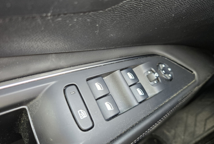 Peugeot 5008 1.2 PureTech 130ch Allure S&S * moteur neuf * Attelage * 7 places * 