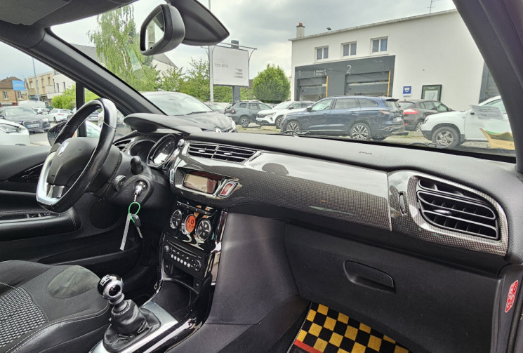 Citroën DS3  1.6 HDi 110 cv Sport Chic 1 ére main