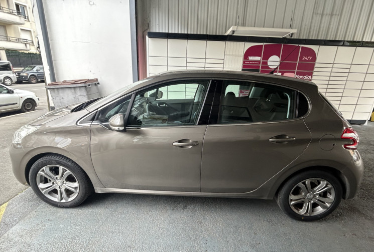 Peugeot 208 1.6 120 FAIBLE KILOMETRA