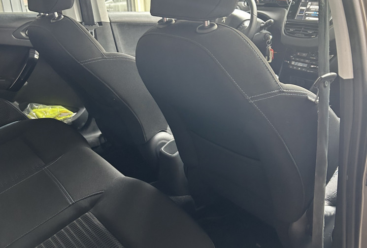 Peugeot 208 1.6 120 FAIBLE KILOMETRA