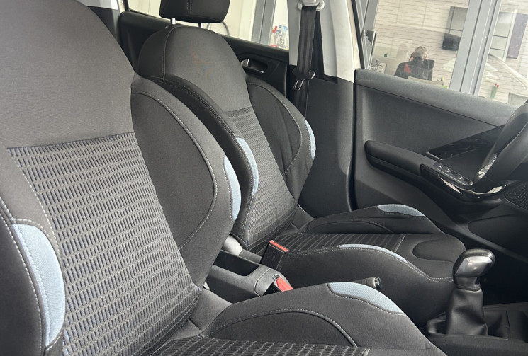 Peugeot 208 1.6 120 FAIBLE KILOMETRA