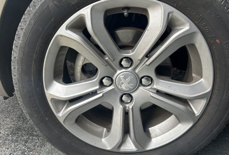 Peugeot 208 1.6 120 FAIBLE KILOMETRA