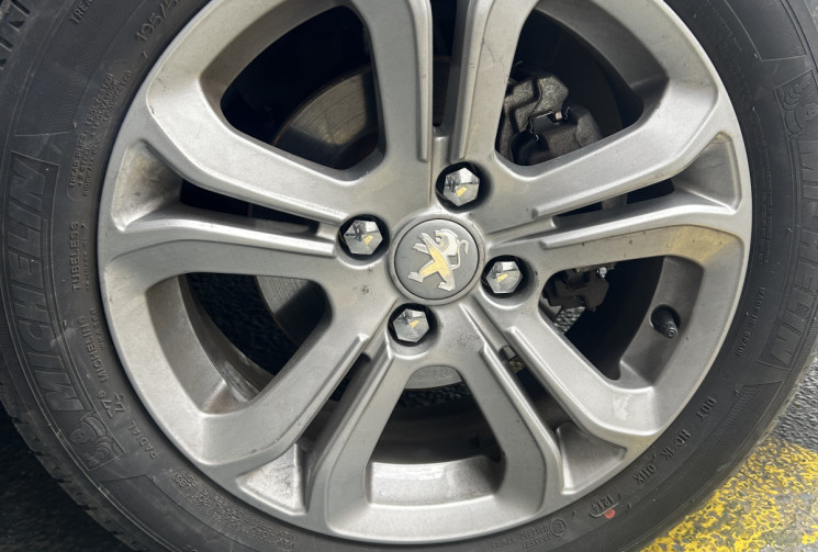 Peugeot 208 1.6 120 FAIBLE KILOMETRA