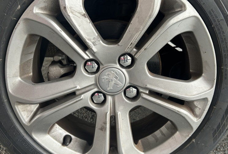 Peugeot 208 1.6 120 FAIBLE KILOMETRA