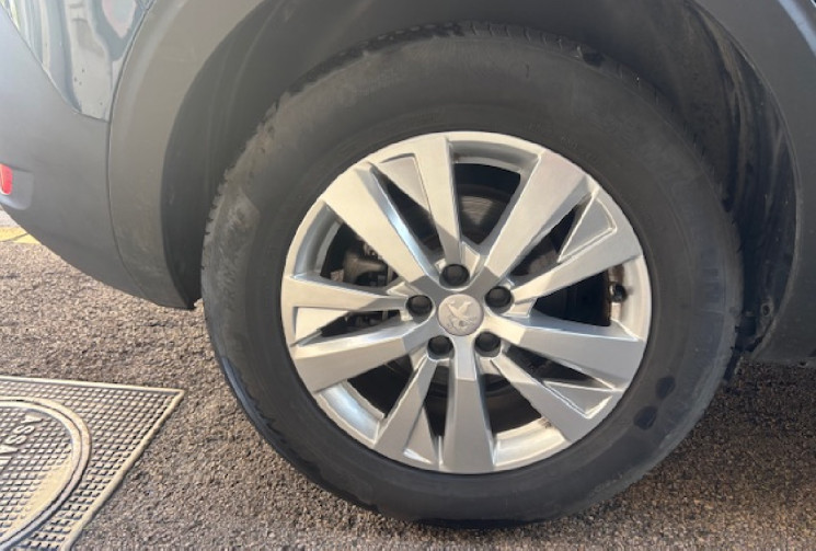 Peugeot 5008 1.2 130  ACTIVE PACK EAT8 origine France 2eme main / CAMERA / SIEGE CHAUFFANT