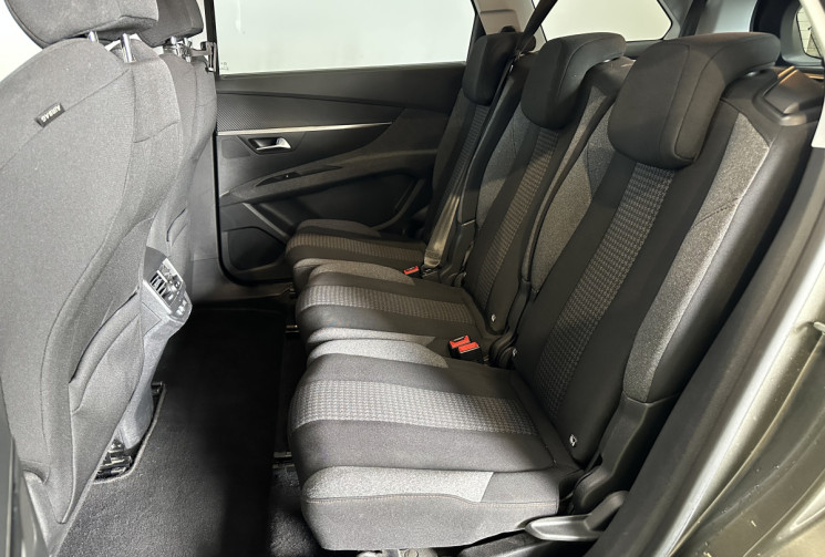 Peugeot 5008 1.5l HDI 130 CV Active Business / ATTELAGE