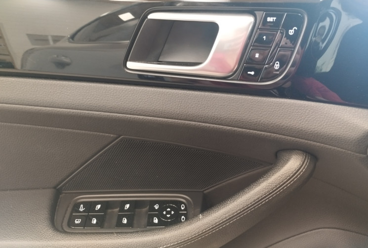 Porsche Panamera 4 E-Hybrid 2.9 DFi V6 24V 462 Plug in Hybrid PDK8 330 cv Boîte auto