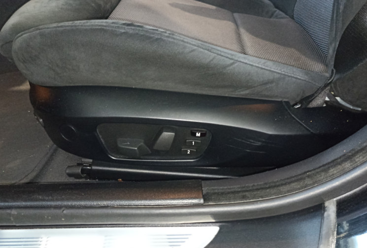 BMW Série 3 325i E90 LCi Pack M GARANTIE 6 MOIS 