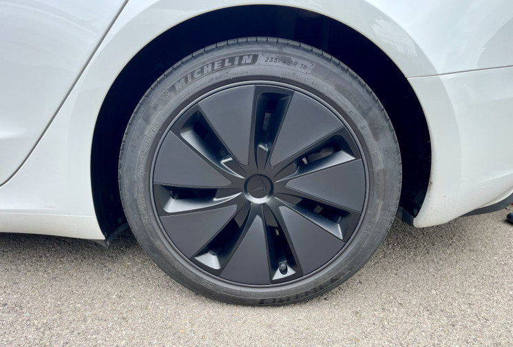 Tesla Model 3 HIGHLAND STANDARD RWD 275 CH / 1°MAIN