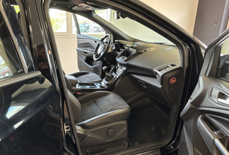 Ford Kuga II 2.0 TDCi 16V 4x2 150 ST LINE