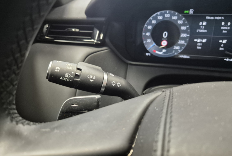 Land-Rover Range Rover Velar 2.0L P400e PHEV 404 ch HSE R-Dynamic