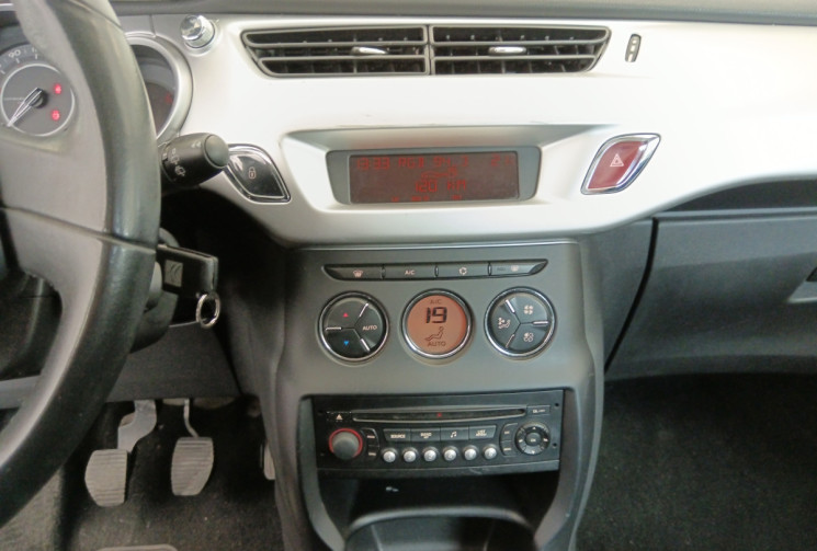 Citroën C3 2EME GENERATION MOTEUR 1.4i 75 DISTRIBUTION A JOUR ET ENTRETIEN CT VIERGE GARANTIE 6 MOIS