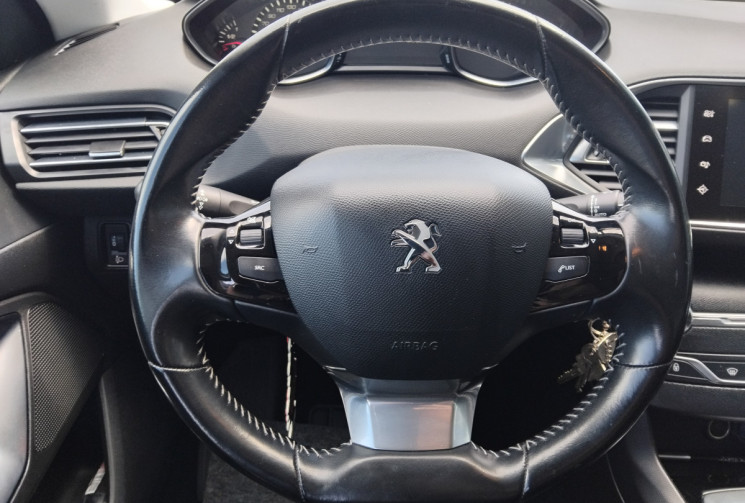Peugeot 308 1.6 BlueHDI 120 CV STYLE S&S  EAT6 - GPS - Radars -