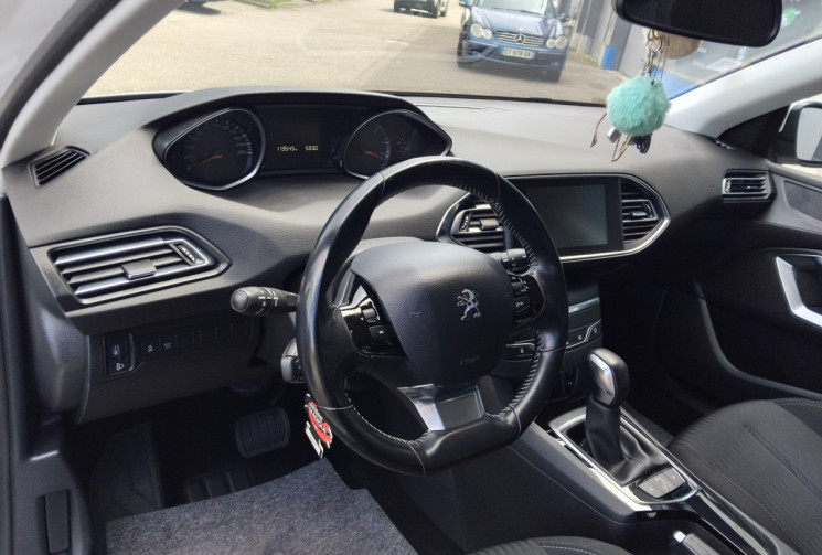 Peugeot 308 1.6 BlueHDI 120 CV STYLE S&S  EAT6 - GPS - Radars -