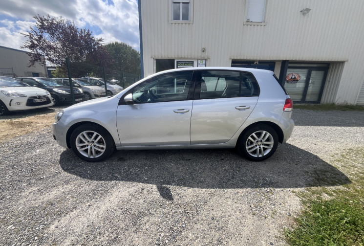 Volkswagen Golf 1.6 TDI 105ch BlueMotion FAP Confortline 5p