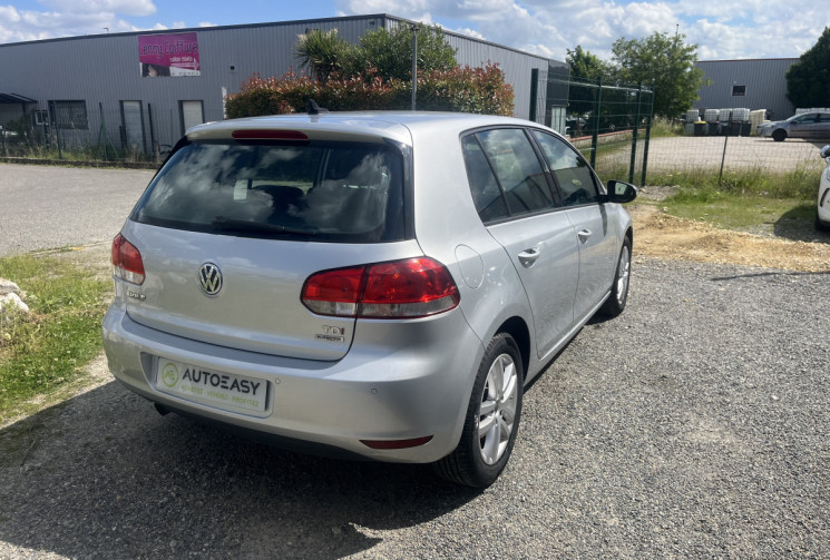 Volkswagen Golf 1.6 TDI 105ch BlueMotion FAP Confortline 5p