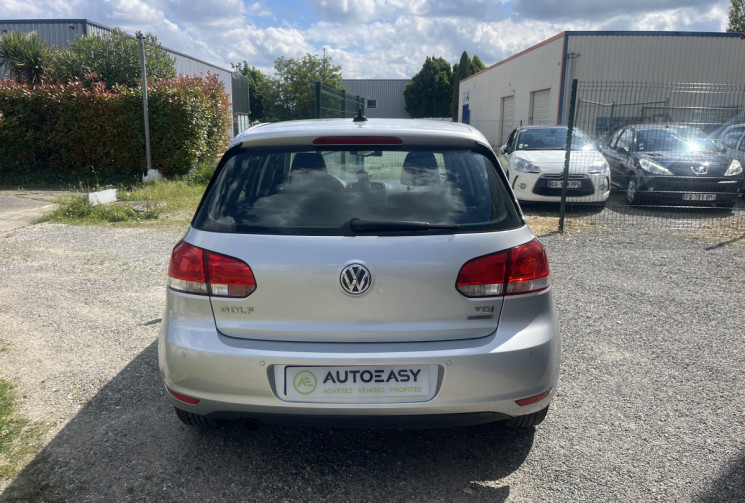 Volkswagen Golf 1.6 TDI 105ch BlueMotion FAP Confortline 5p