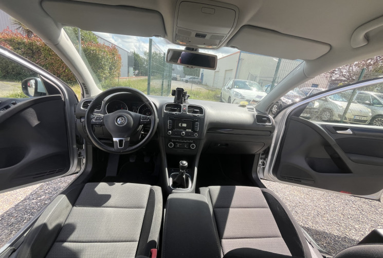 Volkswagen Golf 1.6 TDI 105ch BlueMotion FAP Confortline 5p