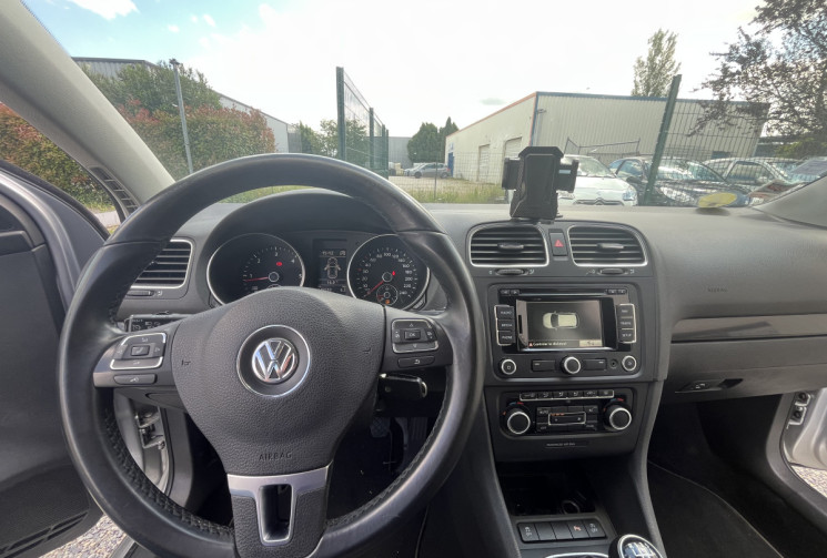 Volkswagen Golf 1.6 TDI 105ch BlueMotion FAP Confortline 5p