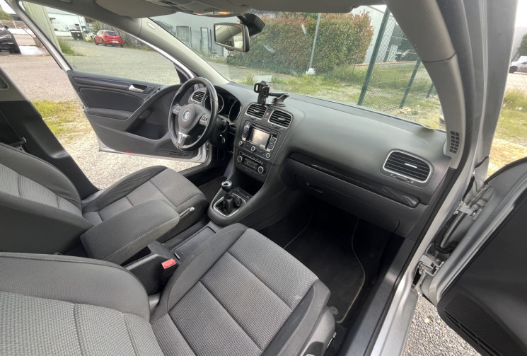 Volkswagen Golf 1.6 TDI 105ch BlueMotion FAP Confortline 5p