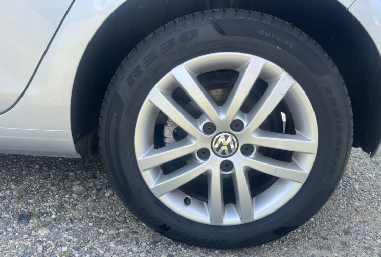 Volkswagen Golf 1.6 TDI 105ch BlueMotion FAP Confortline 5p