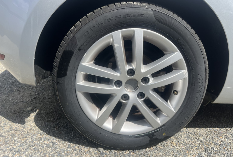 Volkswagen Golf 1.6 TDI 105ch BlueMotion FAP Confortline 5p