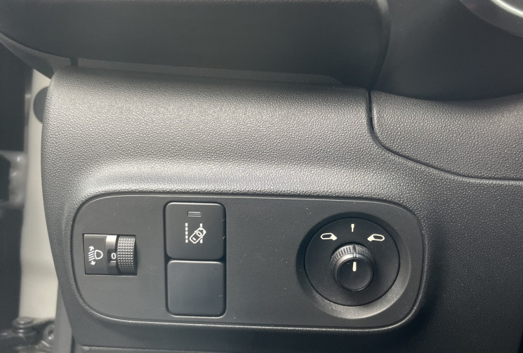Citroën C3  1.2 Pure Tech 82 ch SHINE  Courroie de distribution OK entretien suivi