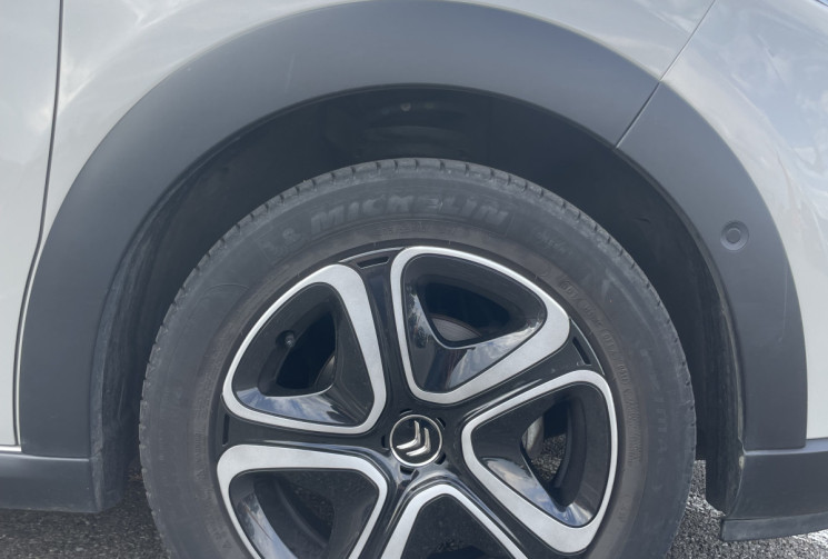 Citroën C3  1.2 Pure Tech 82 ch SHINE  Courroie de distribution OK entretien suivi