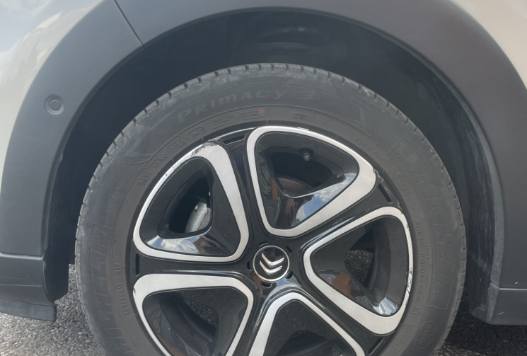 Citroën C3  1.2 Pure Tech 82 ch SHINE  Courroie de distribution OK entretien suivi